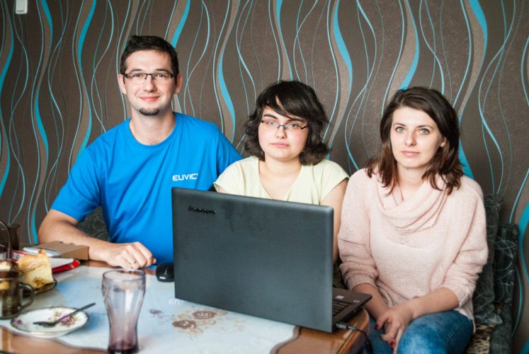Weronika with her new laptop and Euvic staff